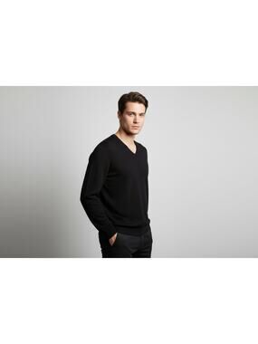 KUNA Size M Black Knitted Vicuna V-Neck Pullover